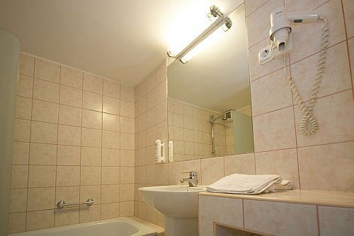 Hotel Aranyhomok - superior bathroom in the 4-star hotel in Kecskemet