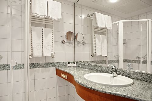 Spa hotel in Heviz - 4-star Hotel Carbona - bathroom