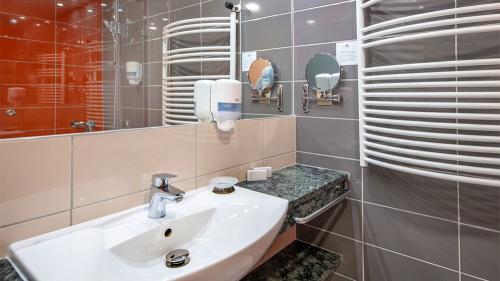 Bathroom at the Balneo Hotel Zsori Thermal and Wellness in Mezokovesd