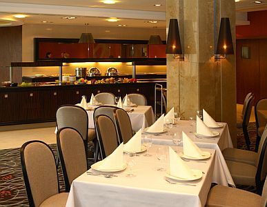 Saliris Spa Resort Hotel's elegant restaurant in Egerszalok