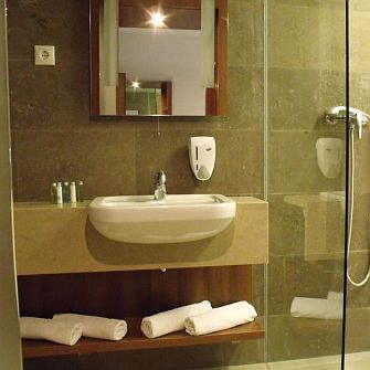 Hotel Zenit Vonyarcvashegy - bathroom of the hotel at Lake Balaton