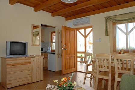 Air-conditioned bungalows with roofed terasse for 2,3,4,6, guests in Bungalow Aqua-Spa Cserkeszolo