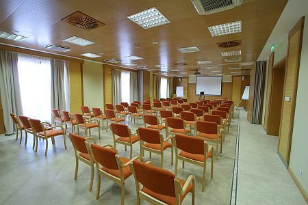 Naturally illuminated conference room in Szilvasvarad