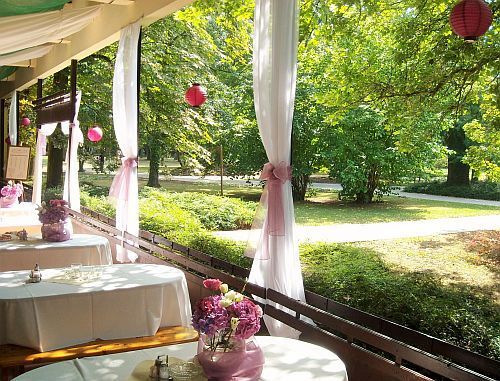 Park Hotel Gyula restaurant in a modern, elegant surrounding in Gyula